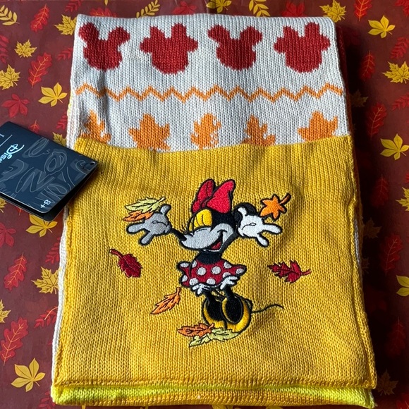 🍁🍂🍁 LOUNGEFLY DISNEY FALL MICKEY AND MINNIE MOUSE FAIR ISLE SCARF 🍁🍂🍁NWT - Picture 2 of 16